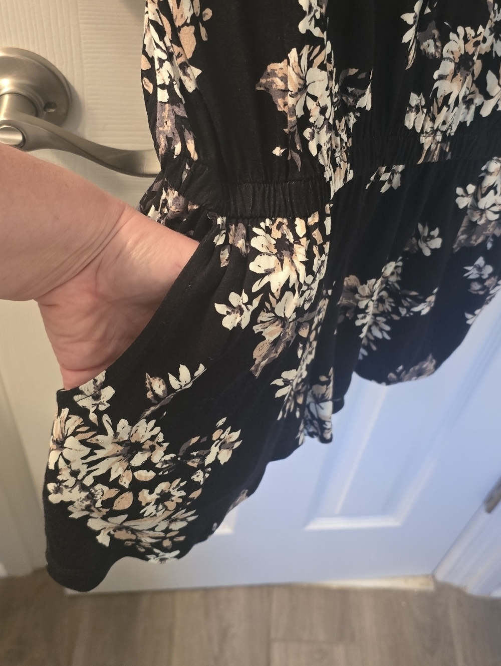 Lascana NWT Women's Black Floral V-Neck Shorts Jumper, Pockets, Size 6 (#7) - Picture 7 of 13
